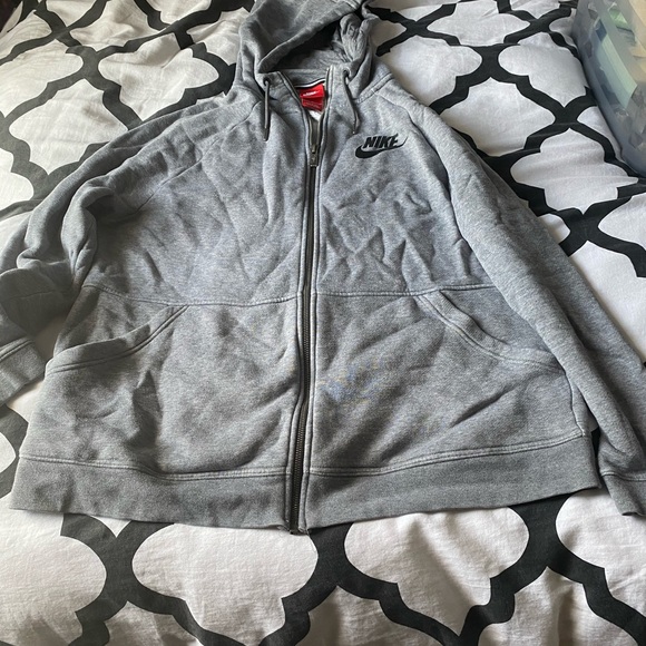 Nike Sweatshirt - Picture 2 of 3